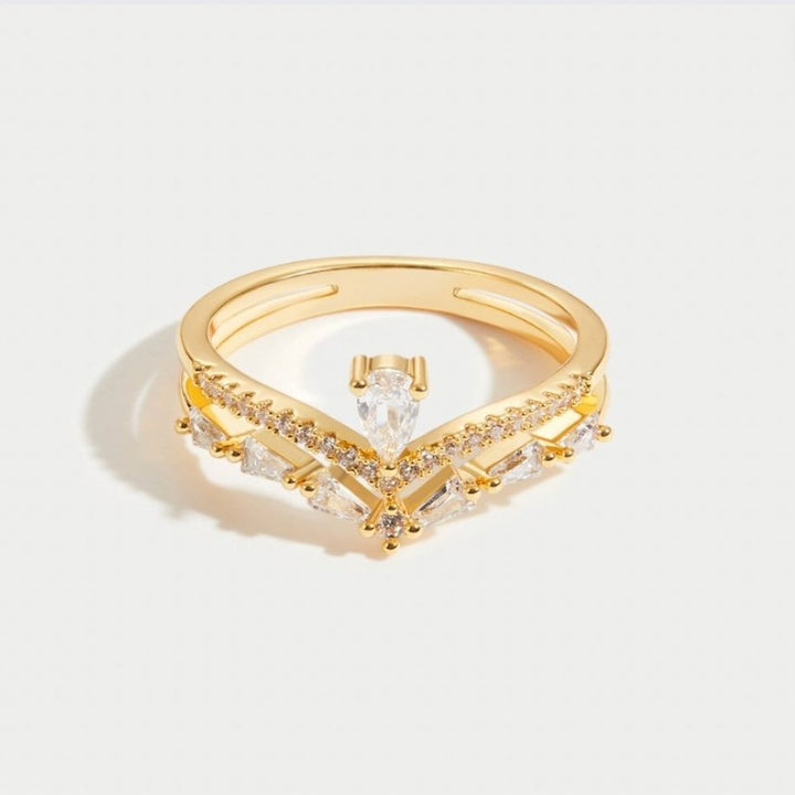 Aura - Elegant Crystal Ring