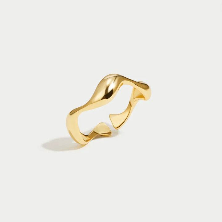 Elyra Smooth Flow Ring | Gold