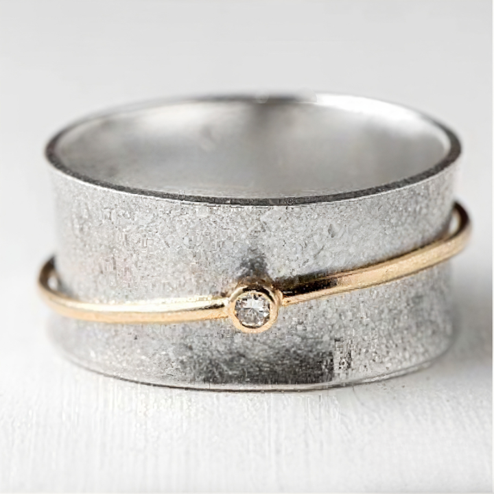 VINTAGE GOLDEN LINE ZIRCONIA SILVE RING
