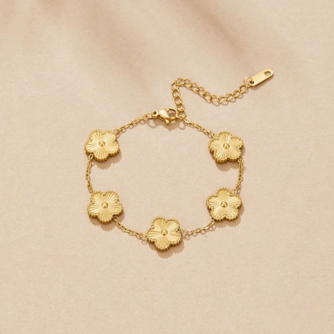 ELEGANT GOLDEN CLOVER BRACELET