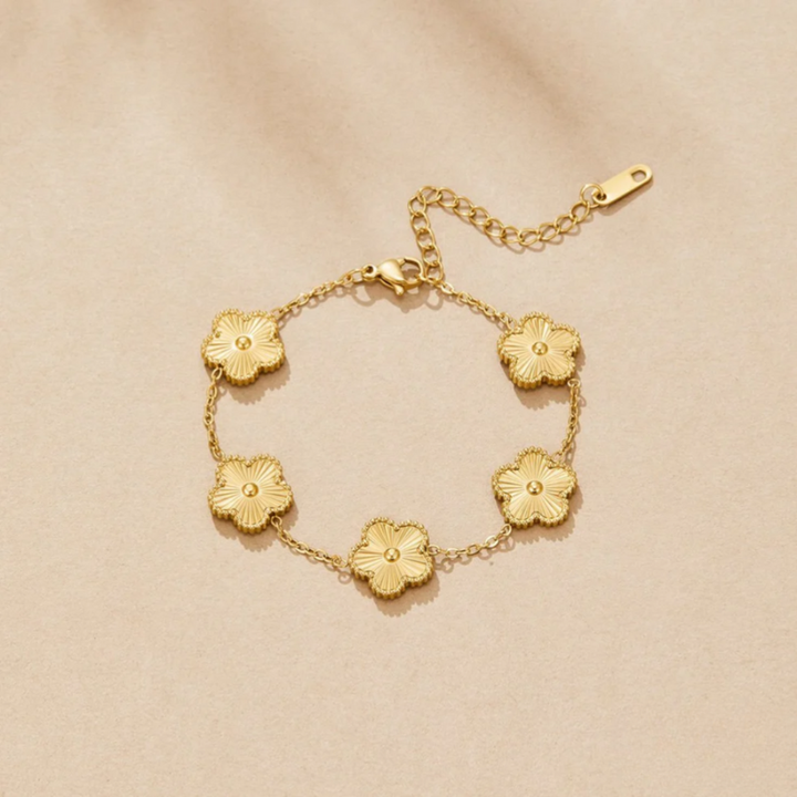 ELEGANT GOLDEN CLOVER BRACELET