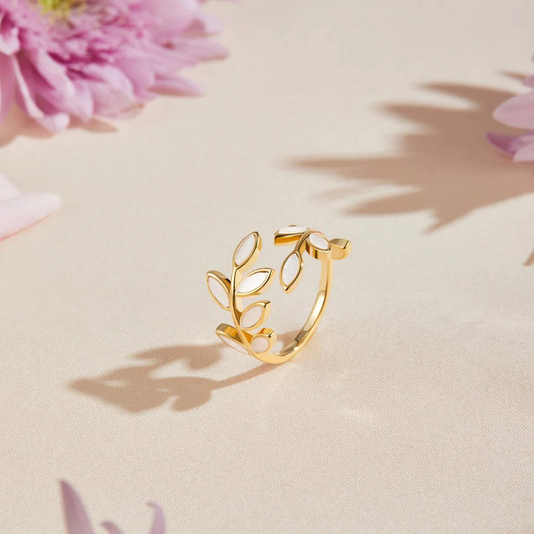 Neraya Delicate Leaf Open Ring | Gold
