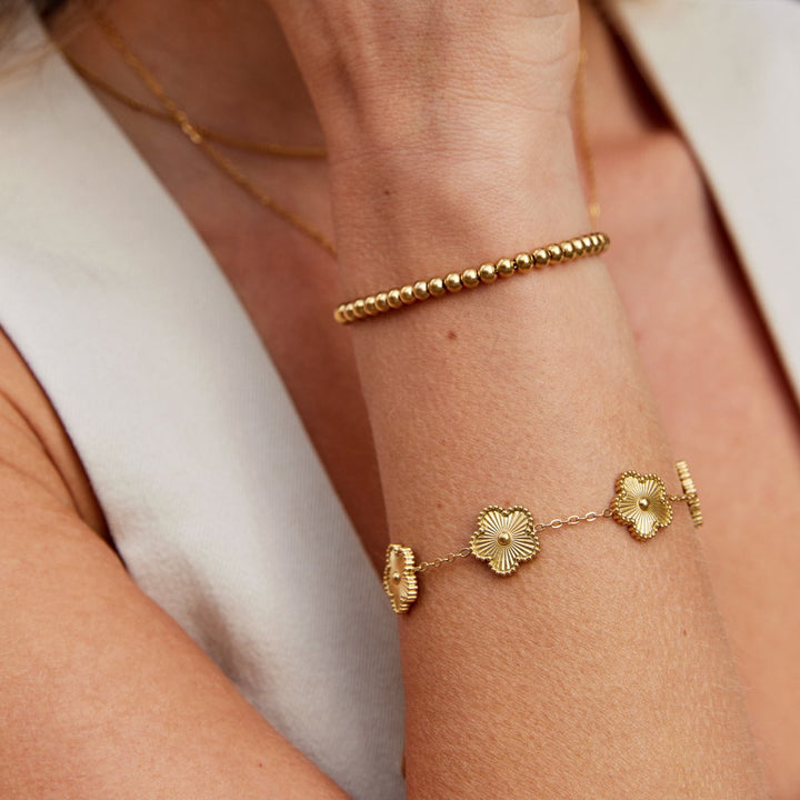 ELEGANT GOLDEN CLOVER BRACELET