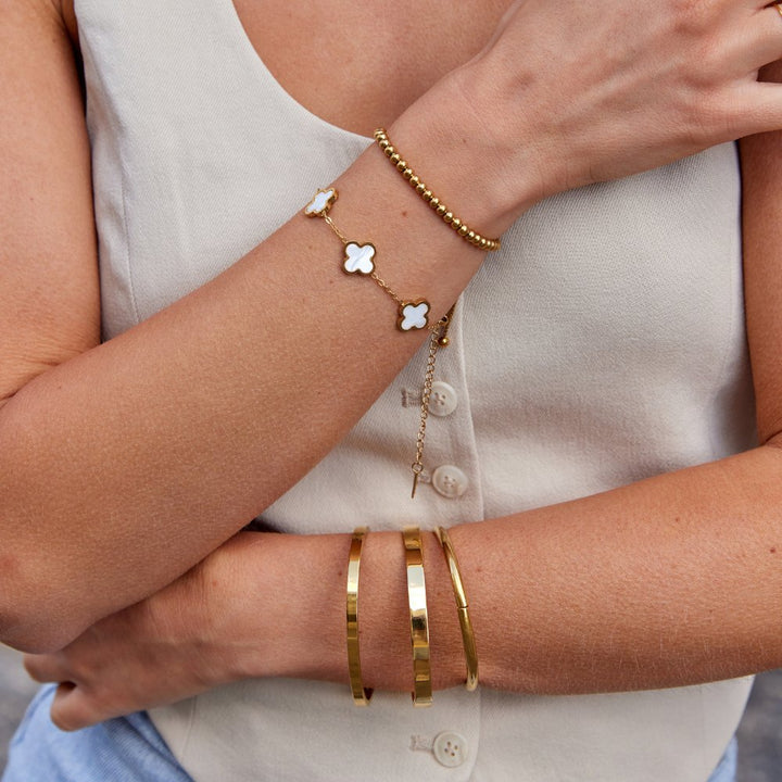 ELEGANT WHITE CLOVER BRACELET